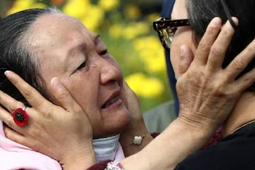 ஆப்கானில் இருந்து தப்பிவந்த குடும்பம்;12 வருடங்களின் பின் கண்ணீருடன் தழுவிய பெண்!