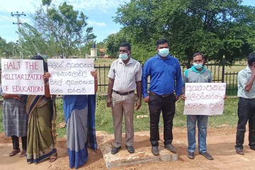 ஒழுக்கமென்பது கேள்வி கேட்காத கீழ்ப்படிவல்ல- பல்கலைகழக ஆசிரியர் சங்கத்தினரால் ஆர்பாட்டம்!