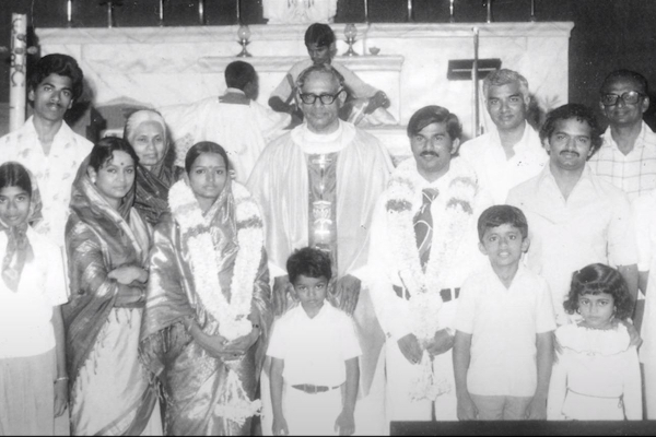 இரண்டாம் திருமணம் செய்து கொண்ட விஜய்யின் அப்பா எஸ்ஏசி.. சாட்சியாக இருந்த விஜய்.. | Vijay Father Mother 2Nd Marriage Open Photos