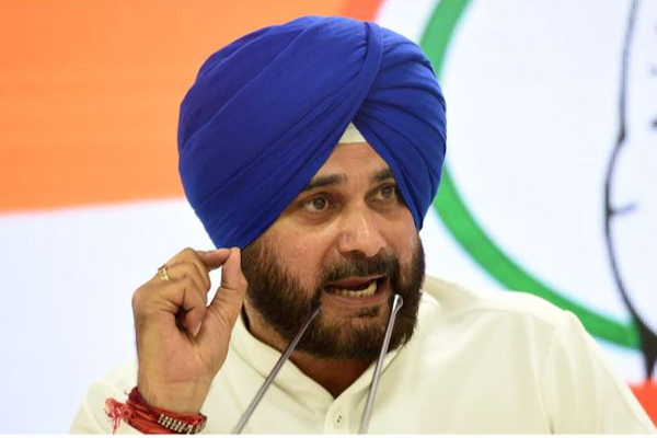 முன்னாள் கிரிக்கெட் வீரரும் காங்கிரஸ் கட்சி தலைவருமான நவ்ஜோத் சிங் சித்துவுக்கு ஓராண்டு சிறை - உச்சநீதிமன்றம் அதிரடி | Navjot Singh Sidhu Gets One Year Jail Imprisonment