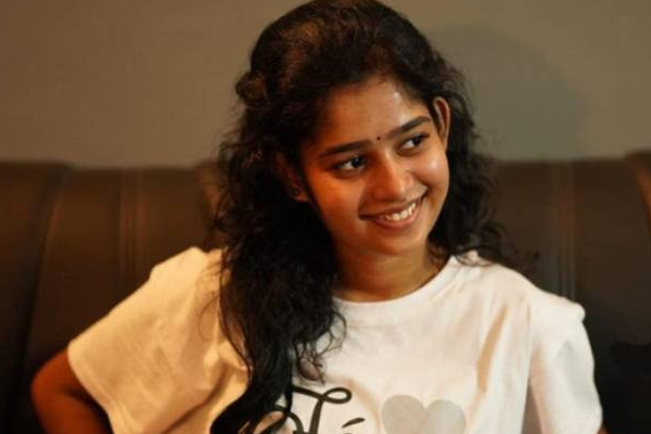 சேலையில் ஜொலிக்கும் இலங்கைப் பெண் ஜனனி! வைரலாகும் புகைப்படம் | Sri Lankan Woman Janany Shining In Saree Photos