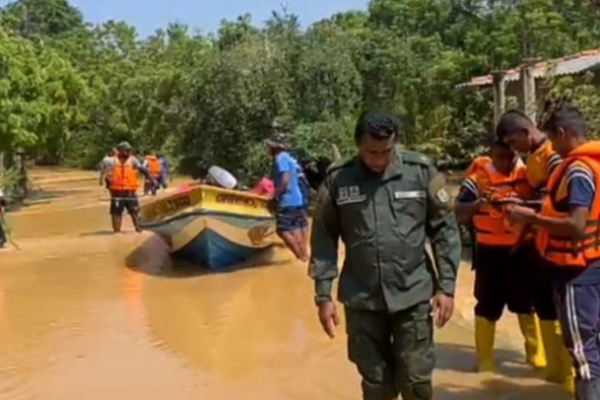 திருகோணமலையை தாக்கிய பேரனர்த்தம் : பல்லாயிரக்கணக்கானோர் பாதிப்பு | Cyclone Ditwah Hits Trinco 84812 Persons Effected