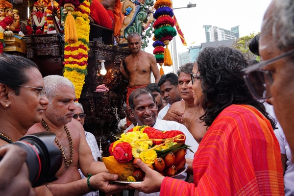 கோயில் தேர் திருவிழா பவனியில் பிரதமர் ஹரிணி அமரசூரிய | Harini Attends Temple Chariot Festival Procession