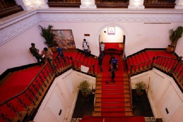 ஜனாதிபதி மாளிகை செப்பு உருண்டைகளுடன் சிக்கிய  மூவர்! | Copper Bullets Presidential Palace Arrested