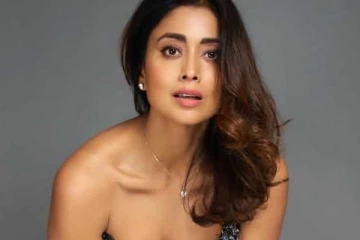 உச்சக்கட்ட கவர்ச்சியில் மிரட்டும் 43 வயதான நடிகை ஸ்ரேயா சரண்..புகைப்படங்கள்