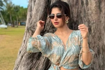 கடற்கரையில் செம ஸ்டைலான போட்டோ ஷுட் நடத்திய ஐஸ்வர்யா மேனன்