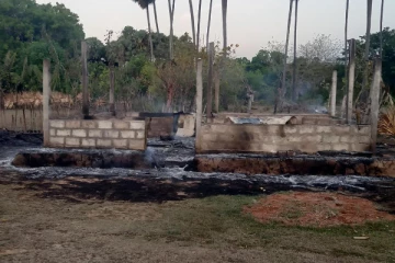 யாழில் தீயில் கருகி முற்றாக சேதமடைந்த வீடு (Photos)