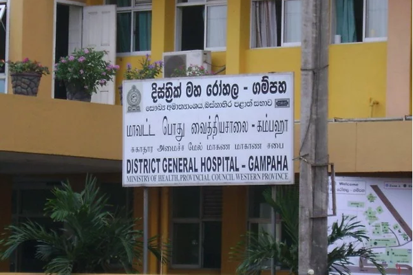 தலைவலியில் துவண்ட மாணவன் மீது ஆசிரியர் மூர்க்கத்தனமாக தாக்குதல் | Student Had A Headache Was Hit By The Art Teacher