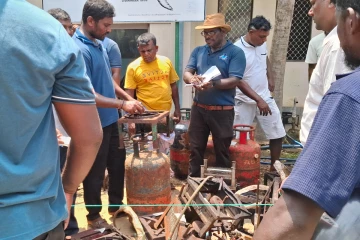 யாழில் இந்தியப் படகுப் பொருட்கள் பகிரங்க ஏல விற்பனை