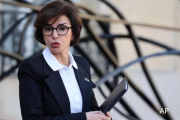 மேயர் பதவிக்கு போட்டியிடுவதற்காக அமைச்சர் பதவியை ராஜினாமா செய்துள்ள பெண்