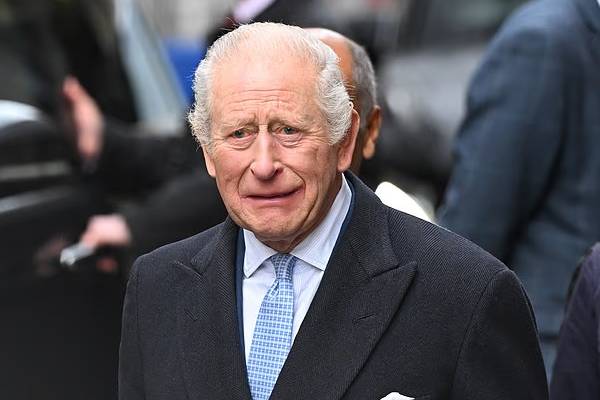 சேன்ஸலர் ரீவ்ஸால் பல ஆயிரம் பவுண்டுகள் வரி செலுத்தவிருக்கும் பிரித்தானிய அரச குடும்பம் | Mansions Tax Royal Family Charged சேன்ஸலர் ரீவ்ஸால் பல ஆயிரம் பவுண்டுகள் வரி செலுத்தவிருக்கும் பிரித்தானிய அரச குடும்பம் | Mansions Tax Royal Family Charged