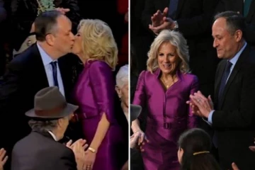 கமலா ஹாரீஸ் கணவருக்கு உதட்டு முத்தம் கொடுத்த ஜோ பைடன் மனைவி! வைரலான வீடியோவால் விமர்சனம்