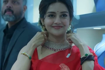 நகைக்கடை திறப்பு விழாவுக்கு சேலையில் அழகாக வந்த மஹிமா நம்பியார்