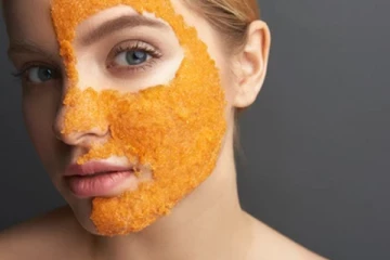 முகம் தங்கம் மாதிரி மின்ன வேண்டுமா? அப்போ ஆரஞ்சு தோலை இப்படி யூஸ் பண்ணுங்க