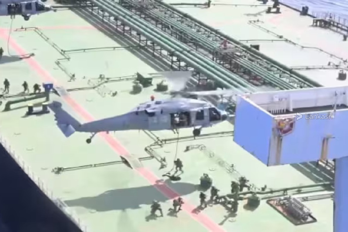 ஈரான் எண்ணெய் கப்பலை சிறைபிடித்த அமெரிக்கா: இராணுவத்தினர் டேங்கரை கைப்பற்றும் காட்சி | Irgc Seizes 2 Vessels In Strait Of Hormuz