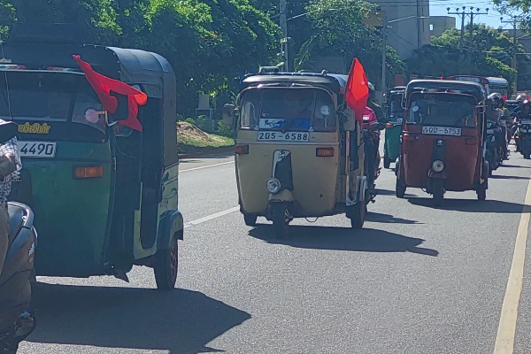 மே தினத்தை முன்னிட்டு யாழில் பவனிவந்த வாகன ஊர்வலம்!(Photos) | May Day Procession In Yali