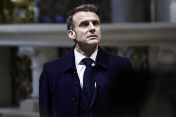 கவிழ்ந்த பிரான்ஸ் அரசு... அடுத்து என்ன? அரசியல் கட்சித் தலைவர்களை சந்திக்கும் மேக்ரான்