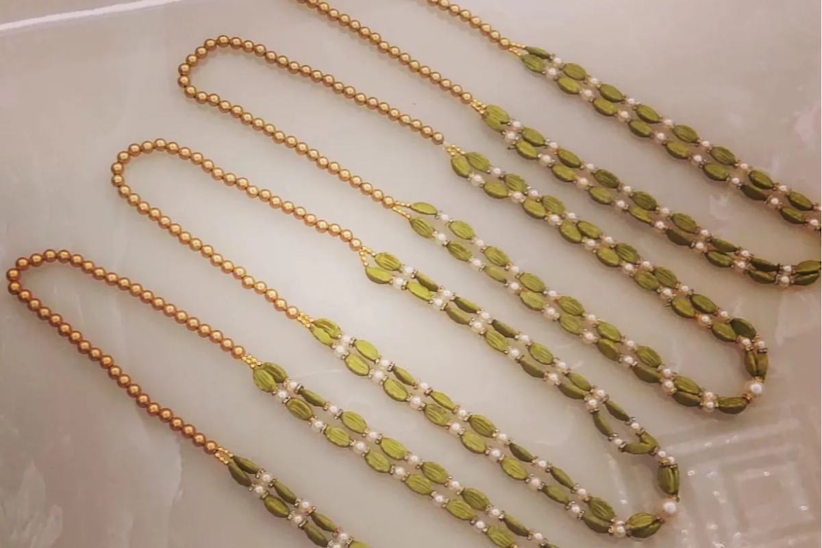 கவலைகள் தீர்த்து யோகம் தரும் ஏலக்காய் கிராம்பு மாலை வழிபாடு | Cardamom Clove Garland Worship To Get Money Luck