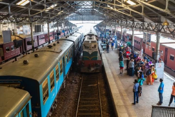 කොළඹ කොටුවෙන් දුම්රියට නගින මගීන්ට විශේෂ දැනුම්දීමක්