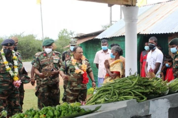 வாழ்வாதாரத்தை மேம்படுத்த முதியவருக்கு உதவிய இராணுவத்தினர்(Photos)