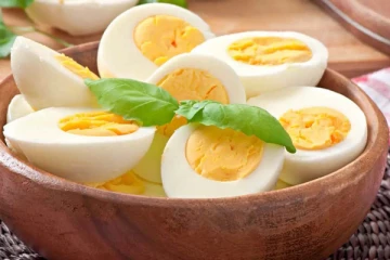 அவித்த முட்டையில் உள்ள ஊட்டச்சத்து என்னென்னனு தெரியுமா?