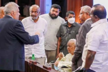 எல்லாரும் ஏறிச்சறுக்கிய குதிரையில் சக்கடத்தார்..!