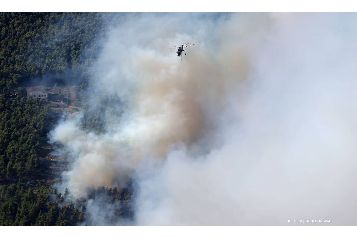 helicopter-collide-in-greece-wildfire