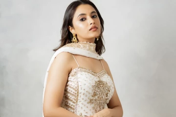 பிரியங்கா மோகன் தீபாவளி ஸ்பெஷல் ஸ்டில்கள்