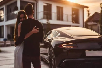 மாத சம்பளம் ரூ.13,000; ஆனால் காதலிக்கு bmw கார்.. 4bhk வீடு பரிசு - சிக்கிய அரசு ஊழியர்!