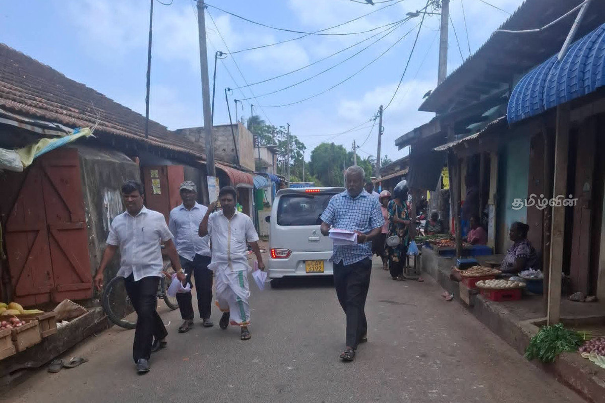 இராணுவத்திற்கு எதிரான போராட்டத்திற்கு ஆதரவு கோரி துண்டுபிரசுரம் விநியோகம் | Seeking Support For The Protest Against The Army இராணுவத்திற்கு எதிரான போராட்டத்திற்கு ஆதரவு கோரி துண்டுபிரசுரம் விநியோகம் | Seeking Support For The Protest Against The Army