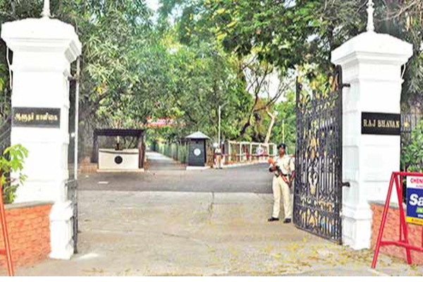 ஆளுநர் ரவியுடன் அமைச்சர்கள் திடீர் சந்திப்பு - அரசியல் வட்டாரத்தில் பரபரப்பு..! - தமிழ்நாடு