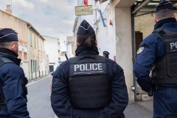 கத்தியால் 50 முறை தாக்கப்பட்டு உயிருடன் கொளுத்தப்பட்ட இளைஞர்: பிரான்ஸில் சம்பவம்