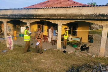 யாழ்.வடமராட்சியில் வயோதிப பெண்ணை தாக்கி கொள்ளை : தடயவியல் பொலிஸார் நடவடிக்கை