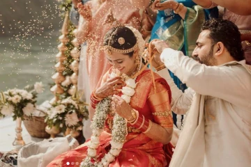 கங்கை கரையோரம் கோலாகலமாக நடந்துமுடிந்த நடிகை ரம்யா பாண்டியனின் திருமணம்