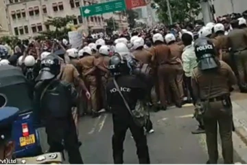 அலரி மாளிகைக்கு அருகில் பதற்றம்- முக்கிய அமைச்சரின் வீட்டிற்குள் நுழைய முற்பட்ட போராட்டக்காரர்கள் !