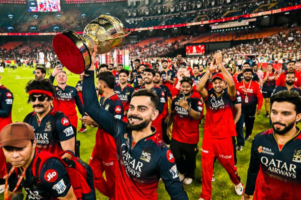 RCB அணியை வாங்கும் போட்டியில் இணைந்த அமெரிக்க தொழிலதிபர் | Us Billionaire David Blitzer Joins Race To Buy Rcb