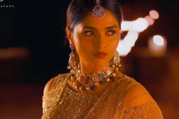 ஹோம்லி நடிகையாக இருந்த சுனைனாவா இப்படி! மிக மோசமாக நடித்திருக்கும் ஸ்டில் வைரல்