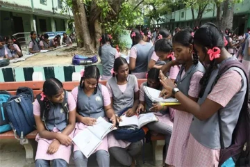 இன்று ஆரம்பமாகும் 10-ம் வகுப்பு பொது தேர்வு - வாழ்த்து தெரிவித்த தவெக தலைவர் விஜய்