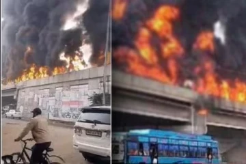 இந்தியாவில் கொழுந்து விட்டு எரிந்த மேம்பாலம்: சாலை நடுவே கவிழ்ந்த எரிபொருள் தாங்கி (காணொளி)