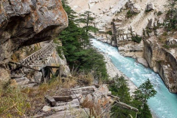 150 வருடம் பழமையான பாலம்! பார்த்தாலே திகிலூட்டும்