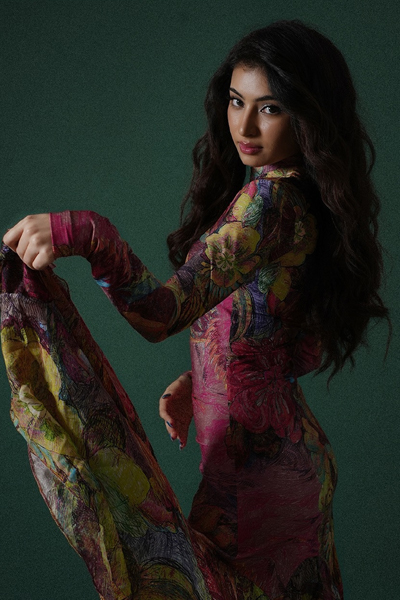 தெய்வ திருமகள் சாரா அர்ஜுனா இது? மாடர்ன் உடையில் கலக்கல் புகைப்படம் | Deiva Thirumagal Sara Arjun Latest Photos Viral