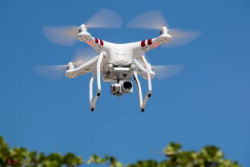 ட்ரான் கமரா பறக்கவிட்ட இருவருக்கு நேர்ந்த கதி!