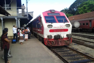 திங்கள் முதல் அதிவேக ரயில் சேவைகள் ஆரம்பம்