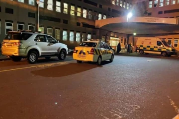 பொலிஸாரிடம் இருந்து துப்பாக்கியை பிடுங்கி வெறித்தனமாக நோயாளிகளை சுட்டுக்கொன்ற நபர்!