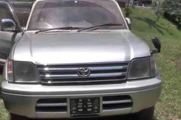 மற்றொரு ஜீப் வண்டி சிக்கியது