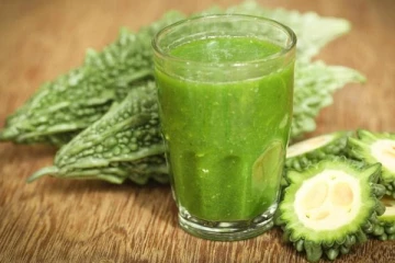 இந்த கசப்பான ஜூஸை தினமும் குடிப்பதனால் இத்தனை நன்மைகள் கிடைக்குமா?