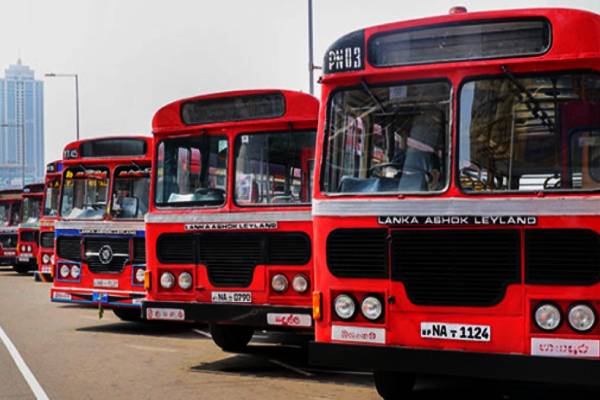 வாகனம் செலுத்தும் போது தொலைபேசி பயன்பாடு...! சிக்கிய வவுனியா சாலைச் சாரதி | Vavuniya Bus Driver Mobile Use Action Sltb