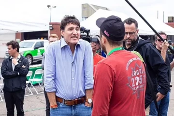 ஜஸ்டின் ட்ரூடோவை நேருக்கு நேர் விமர்சித்த தொழிலாளி., ஆதங்கத்தை கொட்டித் தீர்த்த காணொளி