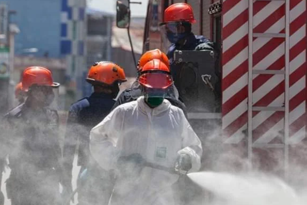 திவுலப்பிட்டியவில் உள்ள டயர் தொழிற்சாலையில் தீ விபத்து | Fire Breaks Out At Tire Factory In Divulapitiya