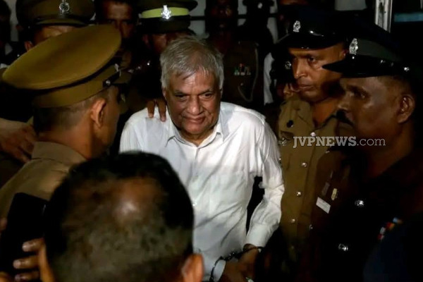 கைவிலங்குடன் வெலிகடை சிறைக்கு ரணில் ; பதற்றமடையும் தென்னிலங்கை ; அதிர்ச்சியளிக்கும் புகைப்படங்கள் | Ranil Taken To Prison In Chains South Tense